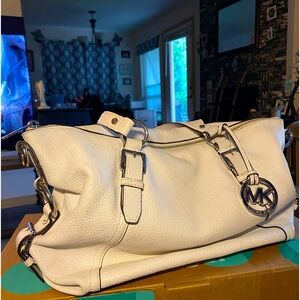Beautiful White Leather Michael Kors Shoulder Bag in Excellent Condition
